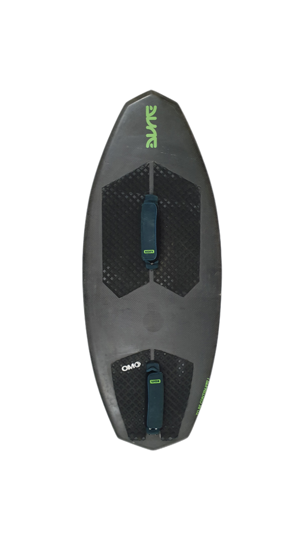 Tabla de surf negra con detalles verdes